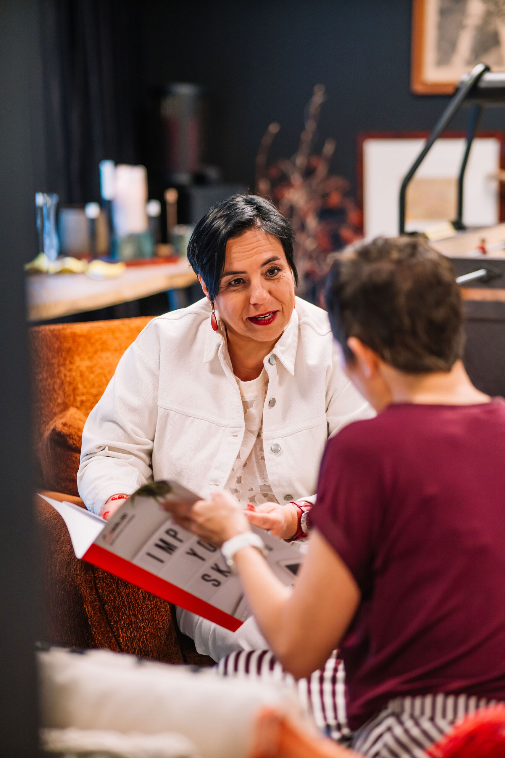 Een intake met een businesscoach is geen vrijblijvend kennismakingsgesprek. Het is het moment waarop je snel duidelijk wil krijgen of er een echte match is, of je vraag scherp genoeg is en of coaching je vooruit zal helpen.